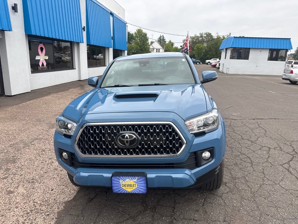 Used 2019 Toyota Tacoma TRD Sport w/ TRD Premium Sport Package AWD/4WD image 3