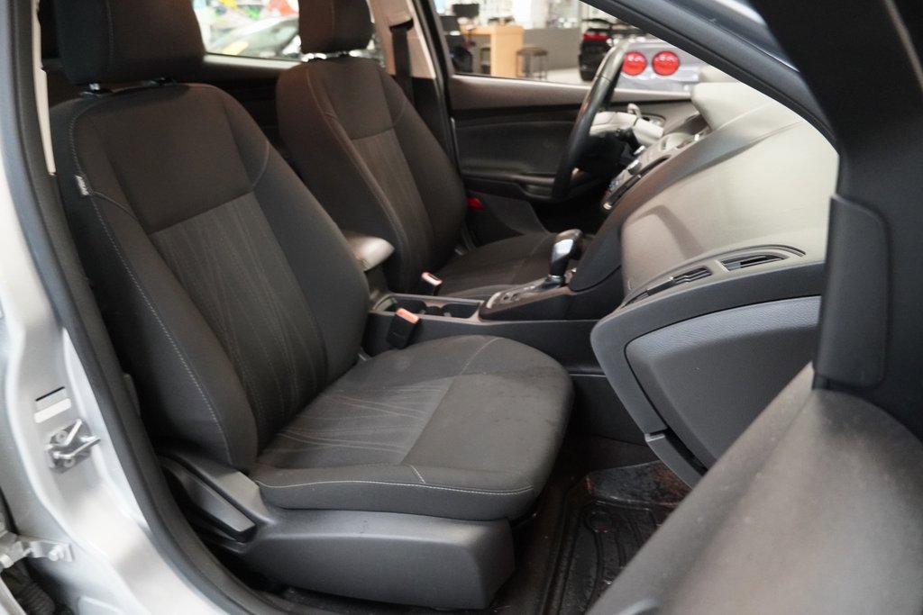 Used 2017 Ford Focus SE w/ SE Winter Package image 30