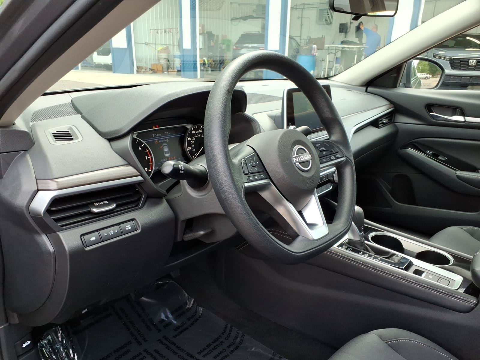 Used 2023 Nissan Altima 2.5 SV AWD/4WD image 14