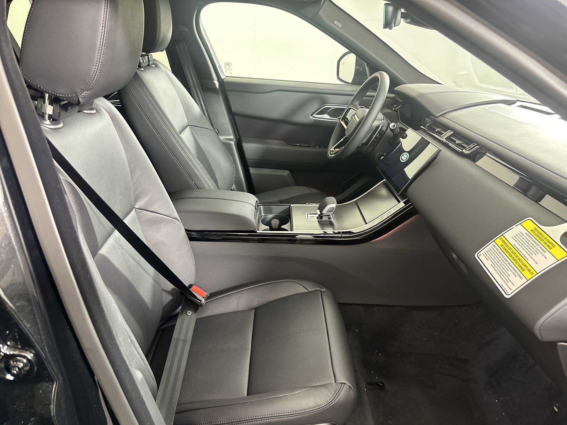 New 2026 Land Rover Range Rover Velar Dynamic SE image 17