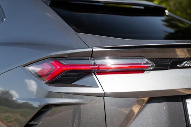 Used 2019 Lamborghini Urus image 16