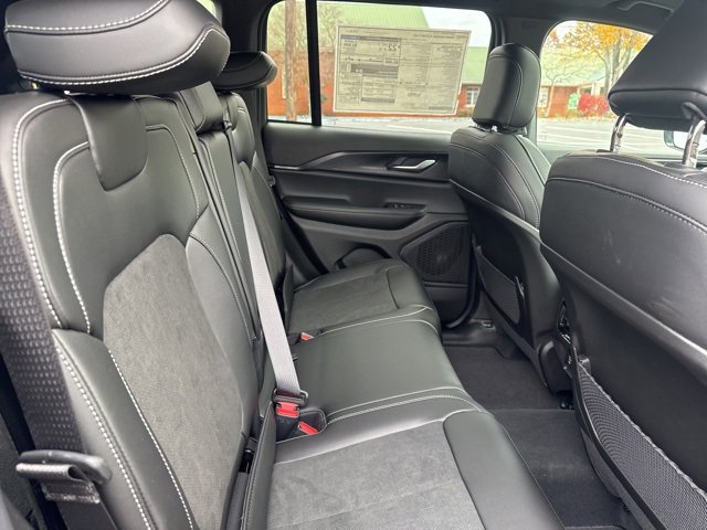 New 2025 Jeep Grand Cherokee Altitude image 11