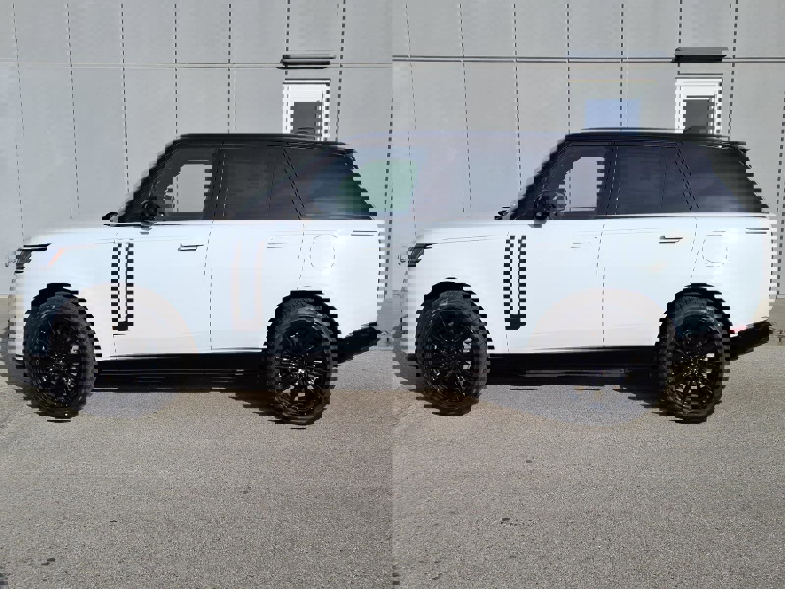 New 2026 Land Rover Range Rover SE image 3