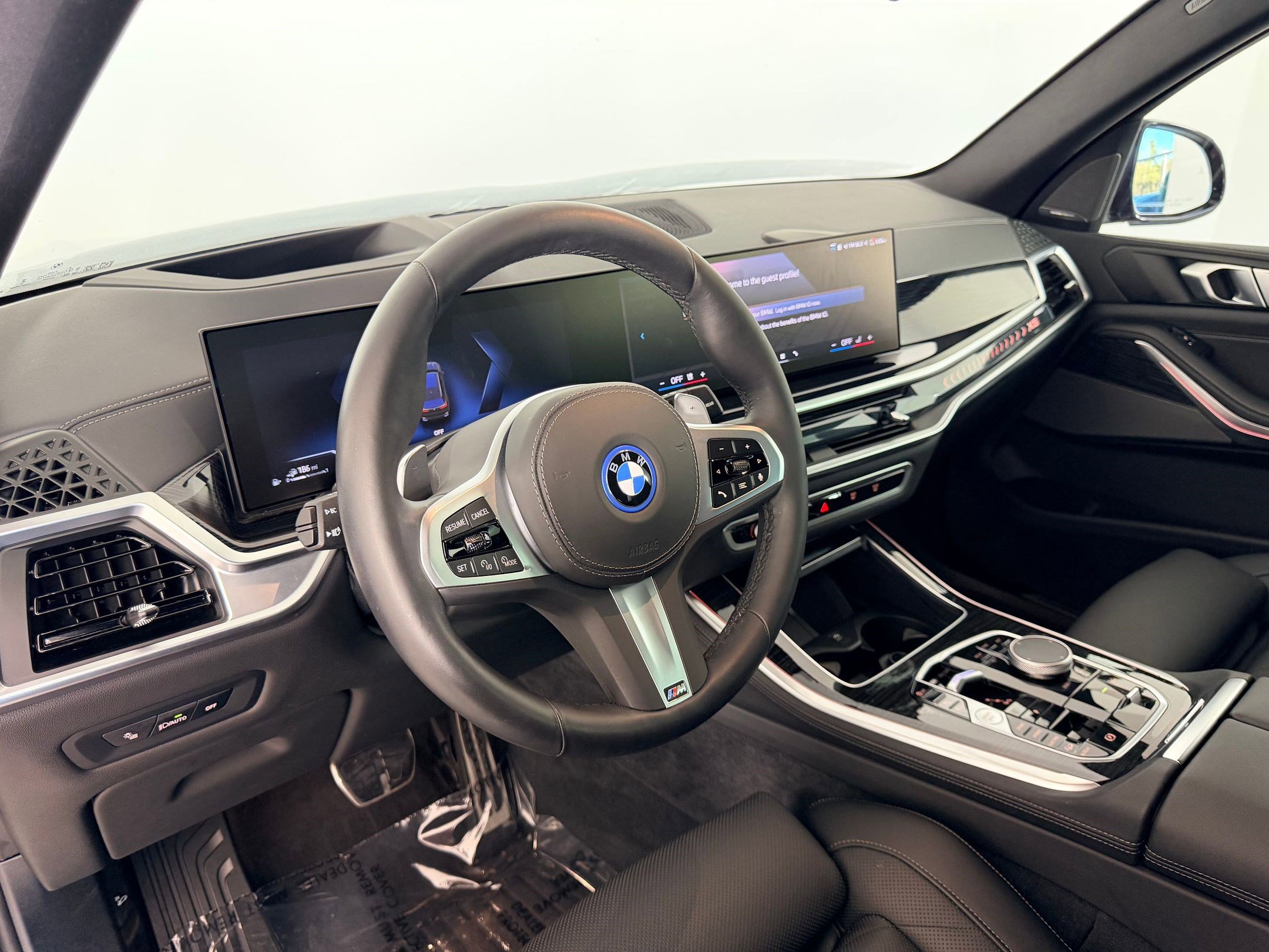 Certified 2025 BMW X5 xDrive50e w/ M Sport Package image 4