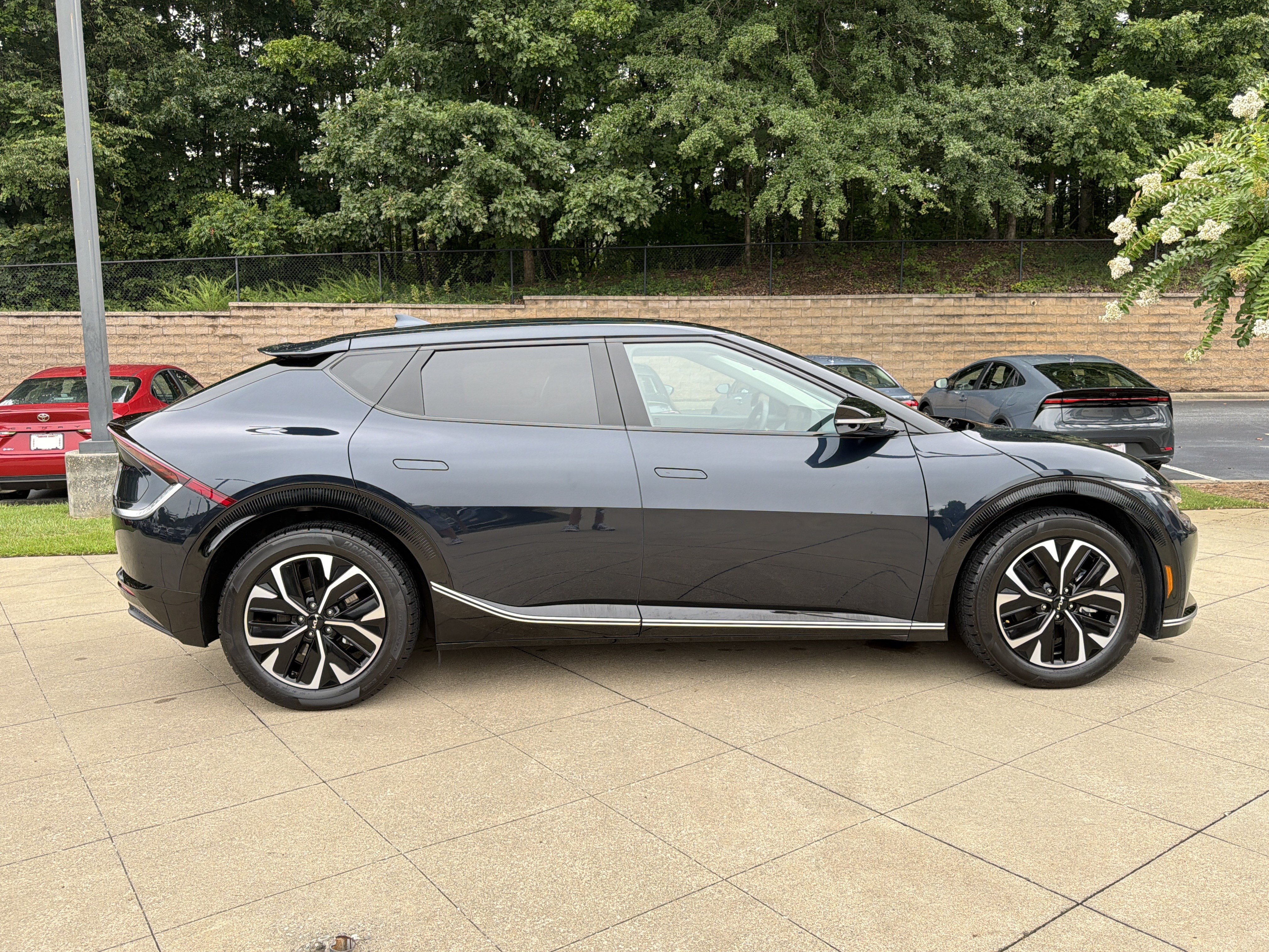 Used 2022 Kia EV6 Wind AWD/4WD image 4