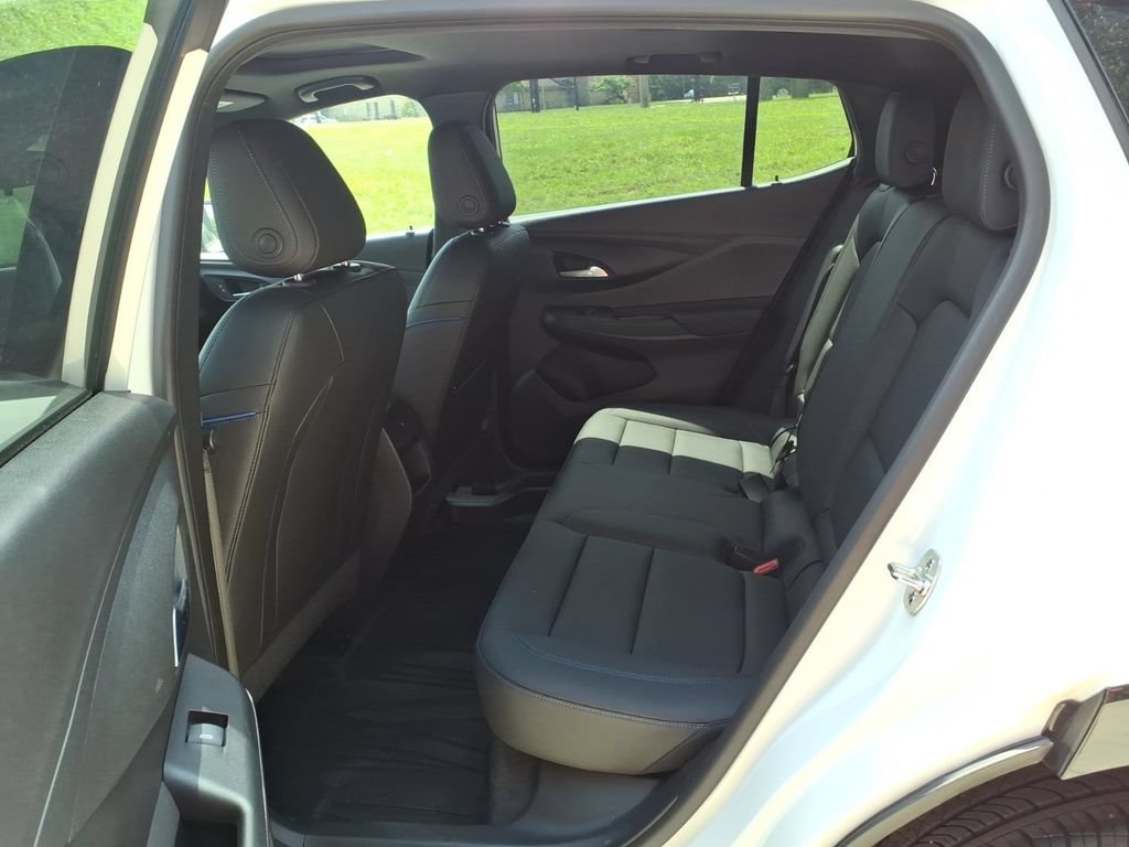 Used 2025 Buick Envista Sport Touring w/ Convenience I Package FWD image 25