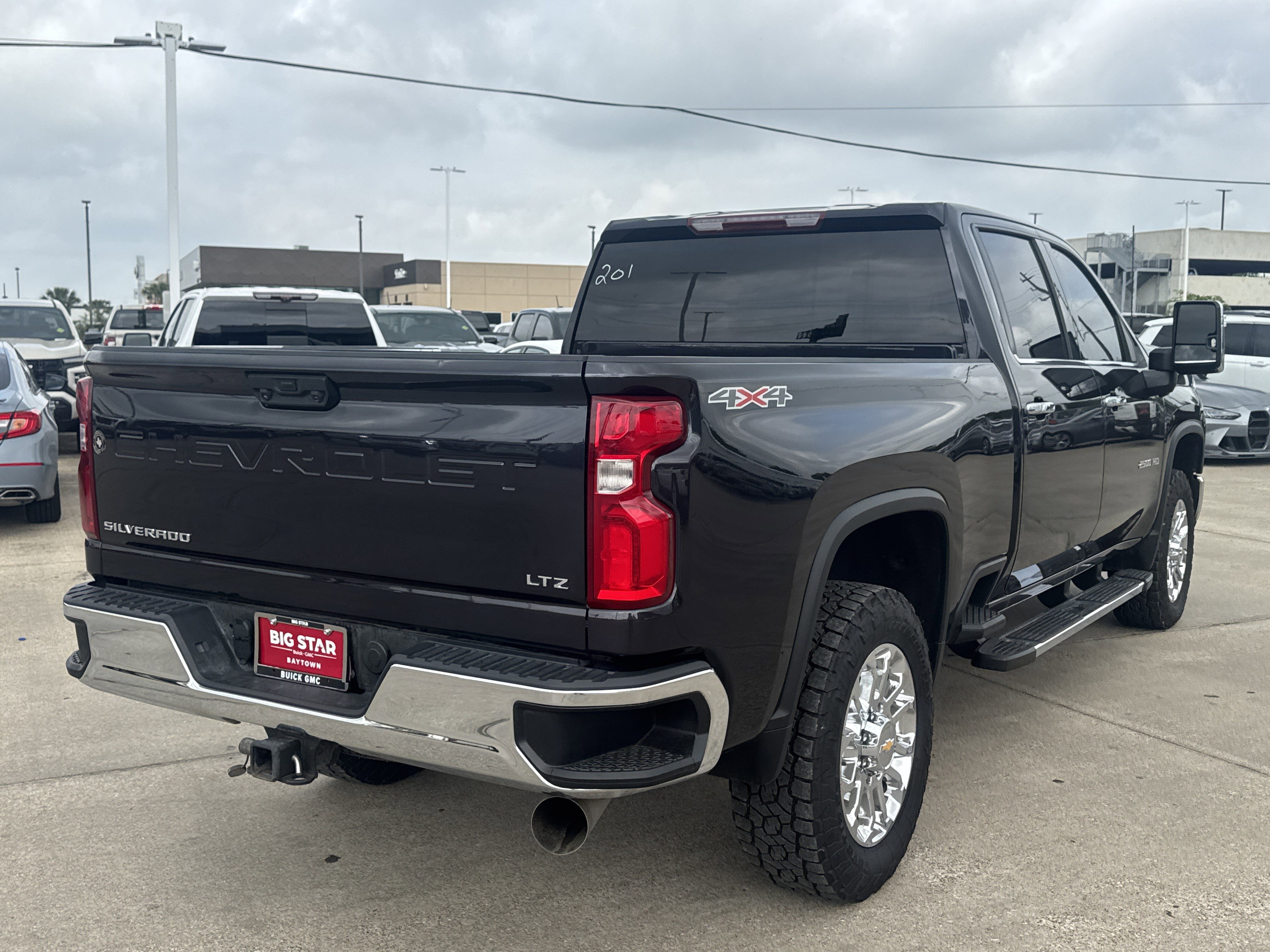 Used 2024 Chevrolet Silverado 2500 LTZ w/ LTZ Convenience Package AWD/4WD image 15