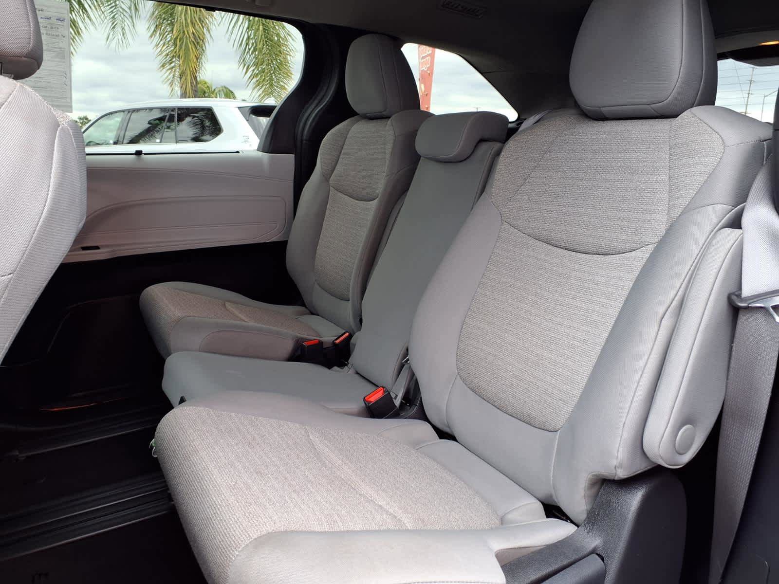 Certified 2025 Toyota Sienna LE FWD image 20