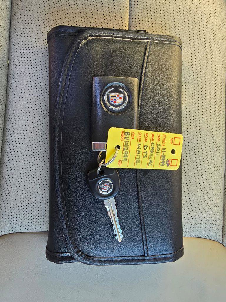 Used 2011 Cadillac DTS Luxury image 9