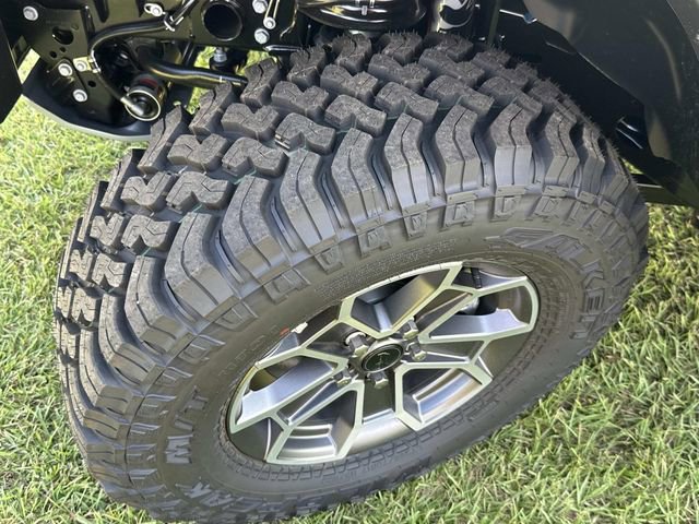 New 2025 Jeep Gladiator Mojave w/ Convenience Group image 16