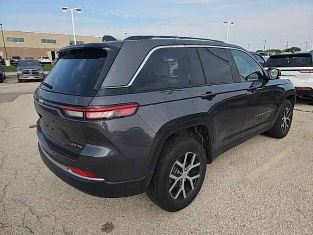 Used 2023 Jeep Grand Cherokee Limited w/ Luxury Tech Group II AWD/4WD image 9