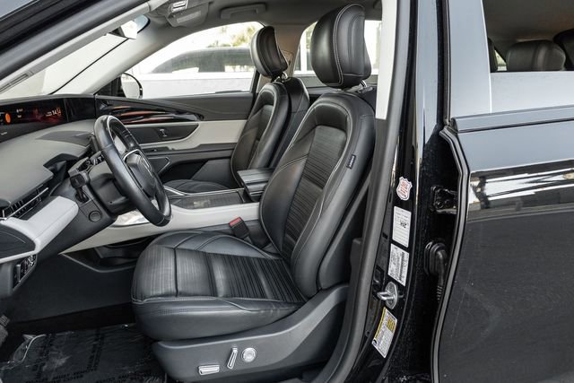 Used 2024 Lincoln Nautilus Reserve AWD/4WD image 11