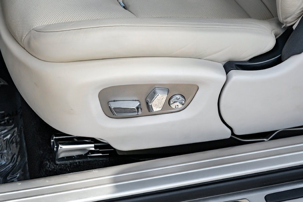 Used 2014 Rolls-Royce Wraith RWD image 25