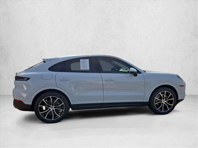 Used 2024 Porsche Cayenne Coupe AWD/4WD image 4