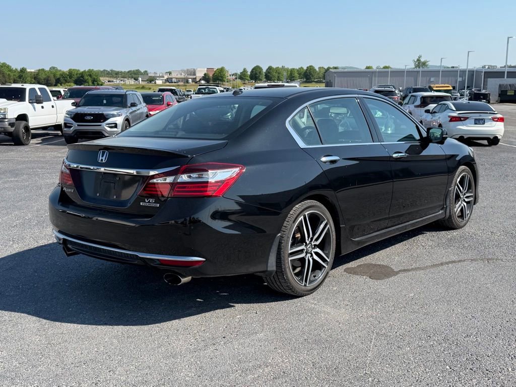 Used 2017 Honda Accord Touring image 5