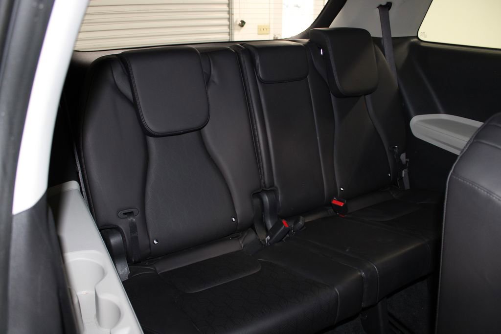 Used 2024 Kia Carnival LX image 32