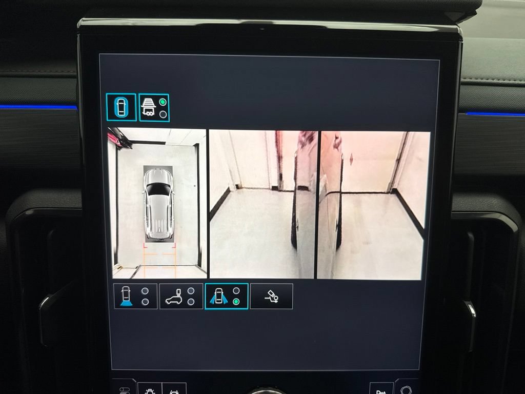 Used 2025 GMC Acadia AT4 w/ LPO, Floor Liner Package AWD/4WD image 29