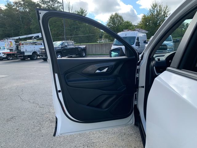 Used 2024 GMC Terrain SLE image 18