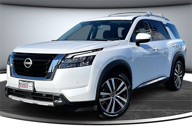 New 2025 Nissan Pathfinder Platinum image 2
