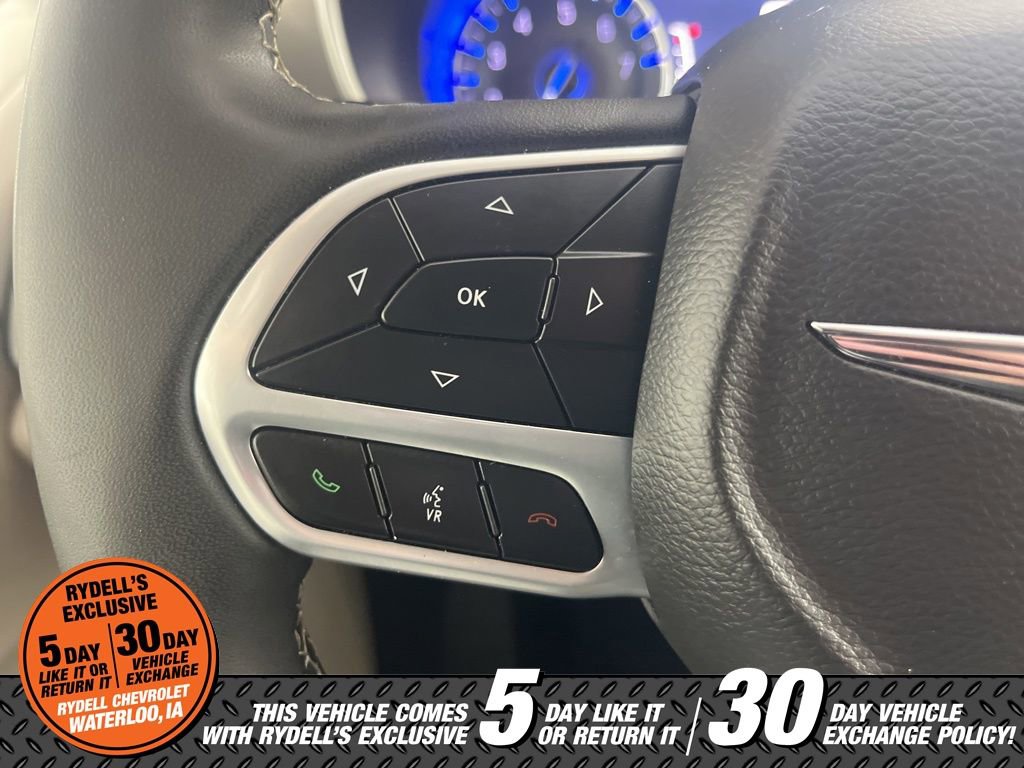 Used 2024 Chrysler Pacifica Touring-L FWD image 30
