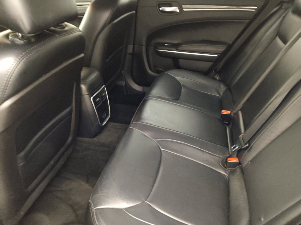 Used 2015 Chrysler 300 Limited RWD image 18