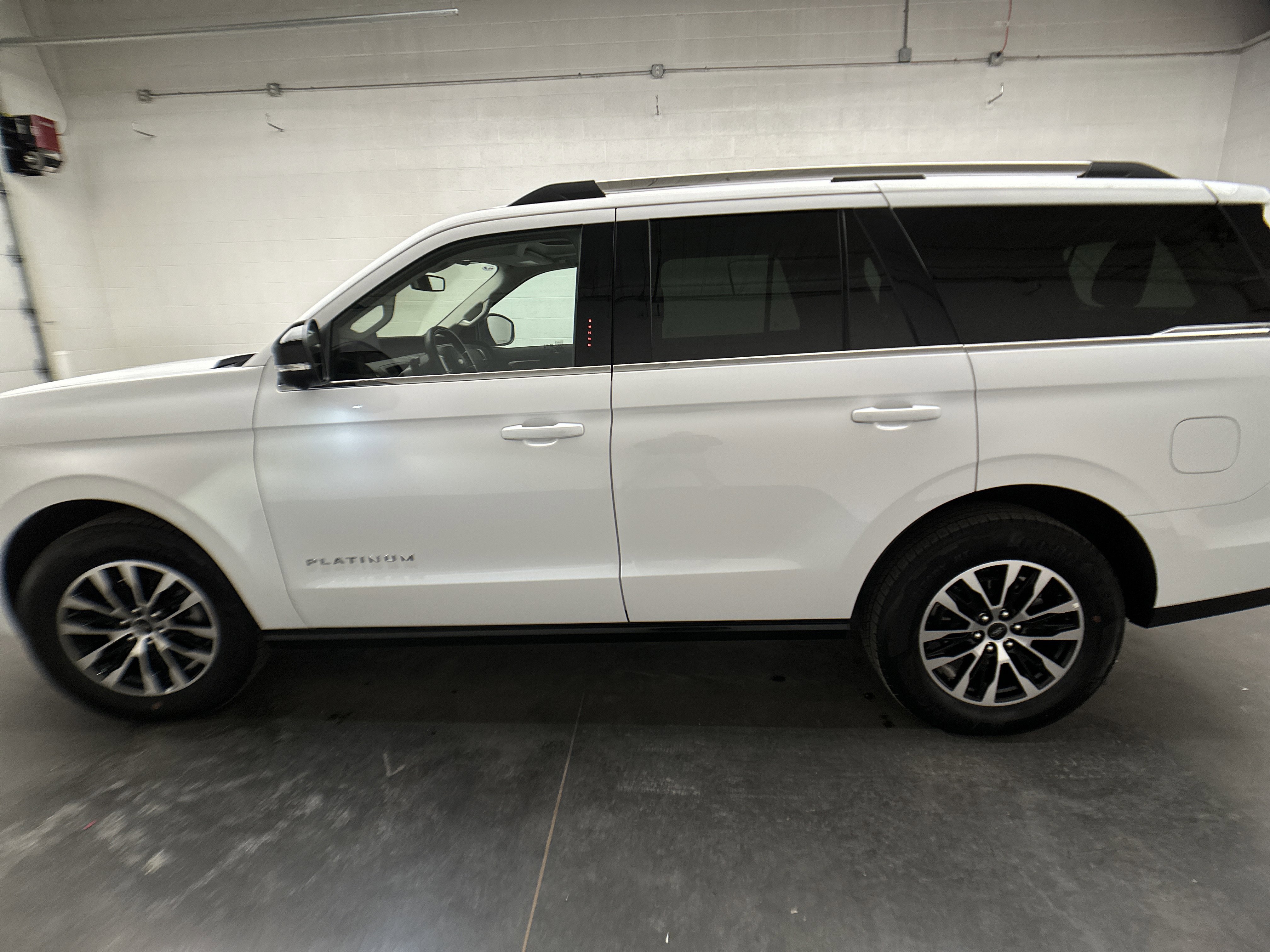 Used 2025 Ford Expedition Platinum image 47