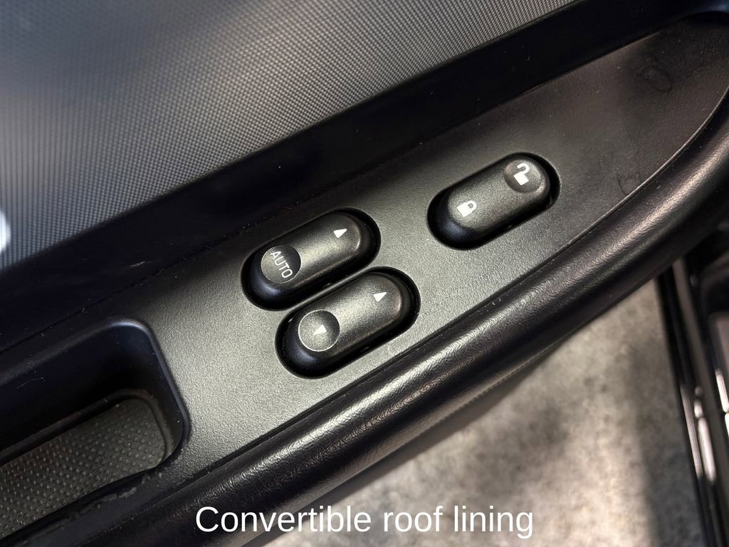 Used 2005 Ford Thunderbird image 11