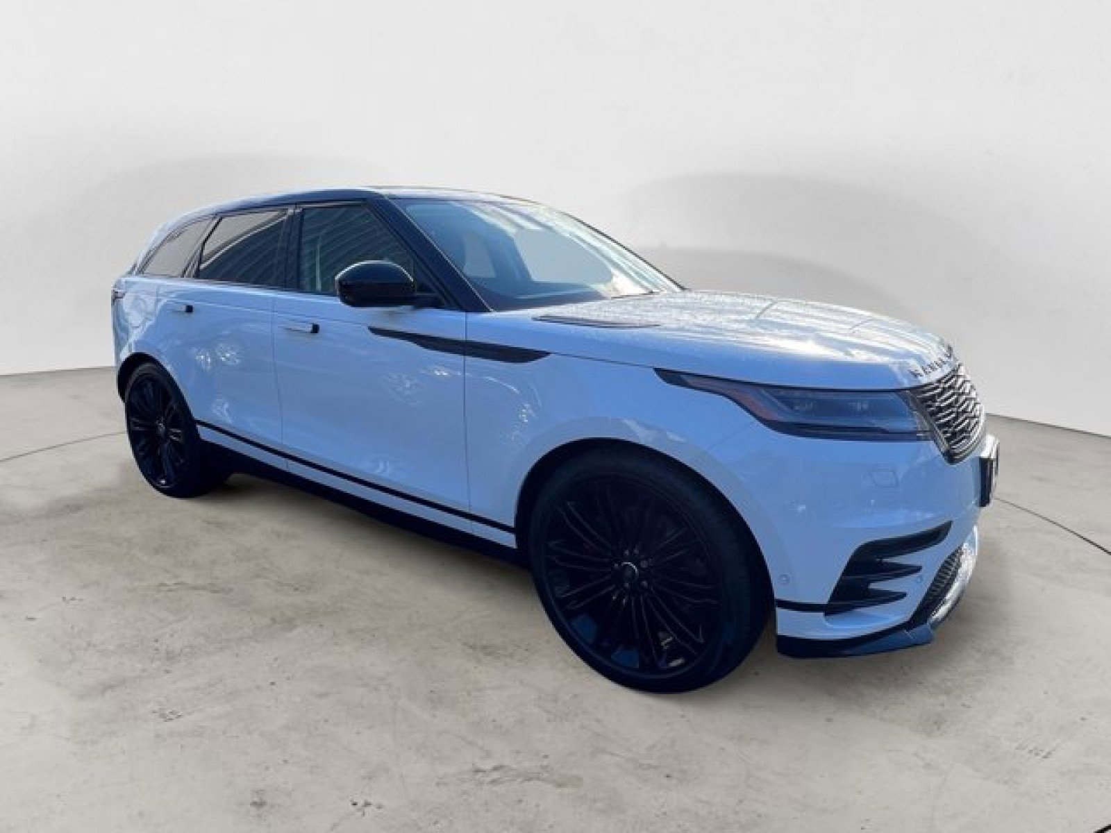 New 2025 Land Rover Range Rover Velar Dynamic SE image 7