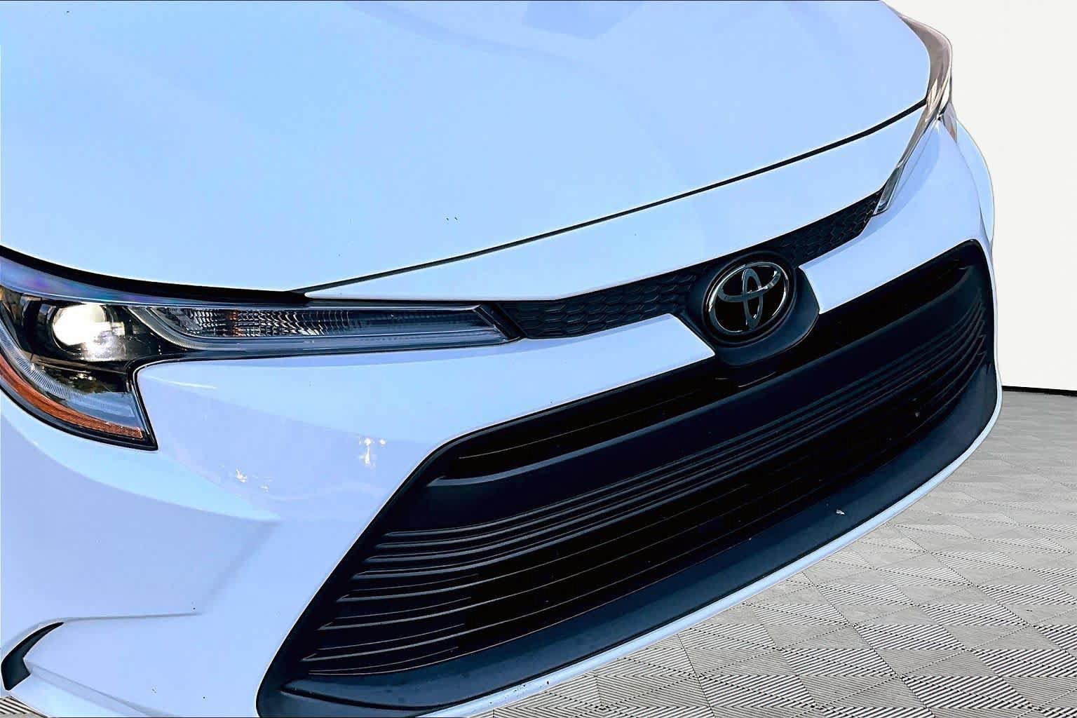 Used 2024 Toyota Corolla LE FWD image 30