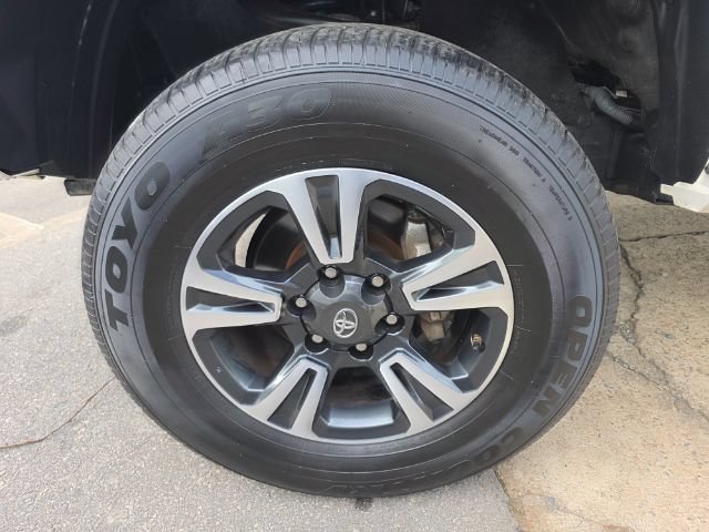 Used 2019 Toyota Tacoma TRD Sport AWD/4WD image 18