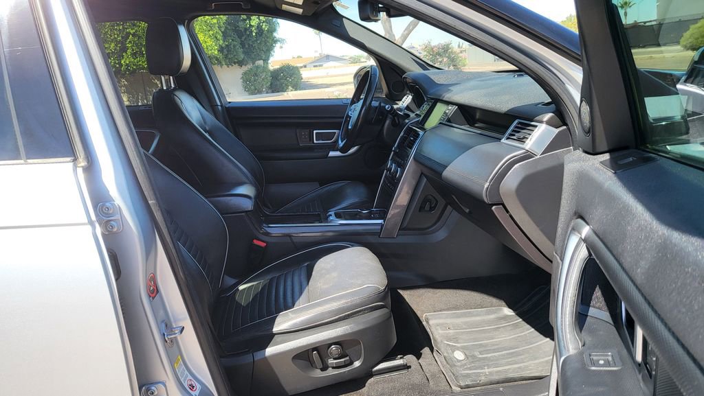 Used 2018 Land Rover Discovery Sport HSE image 18