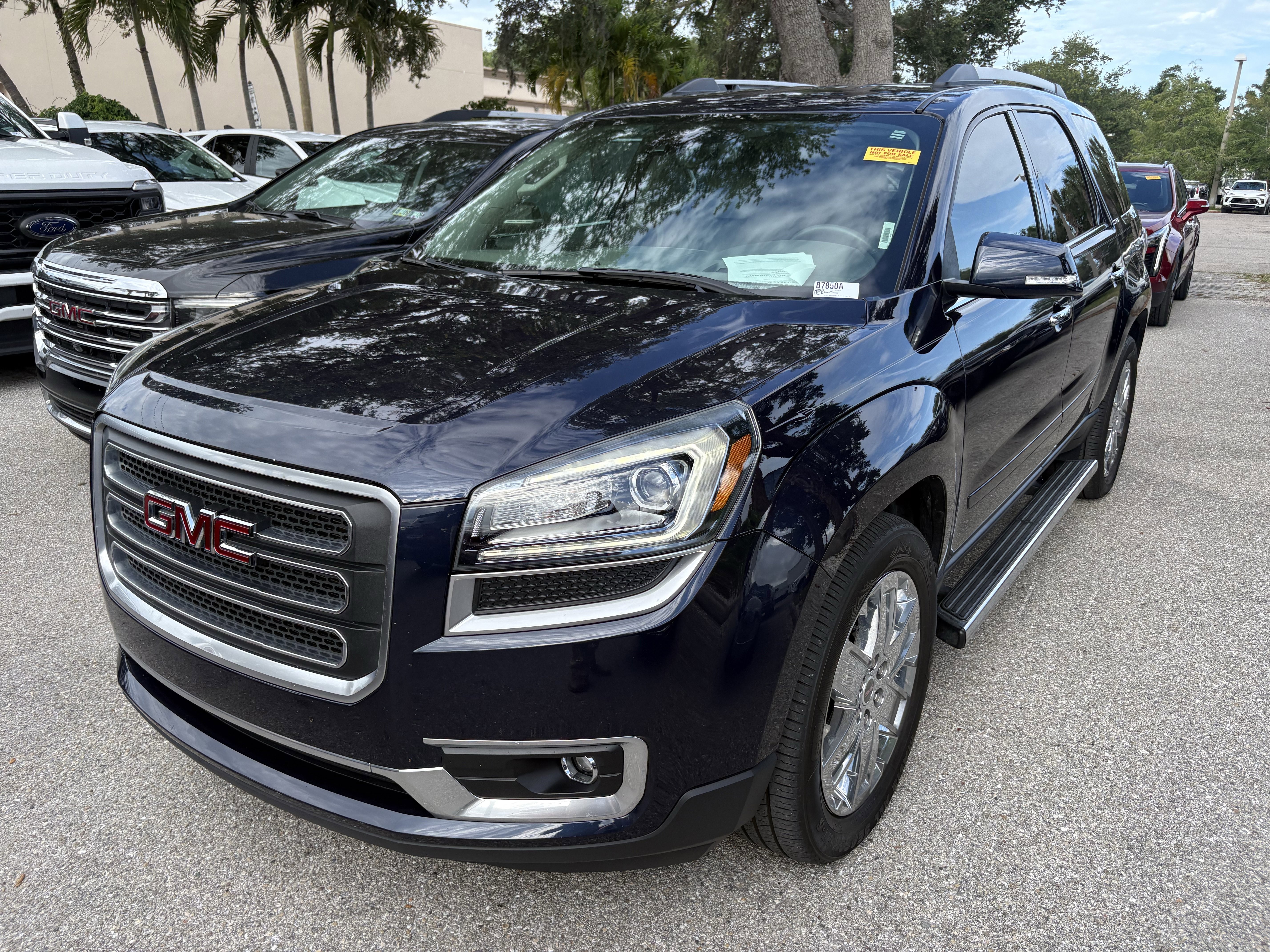 Used 2017 GMC Acadia Limited SLT FWD image 3