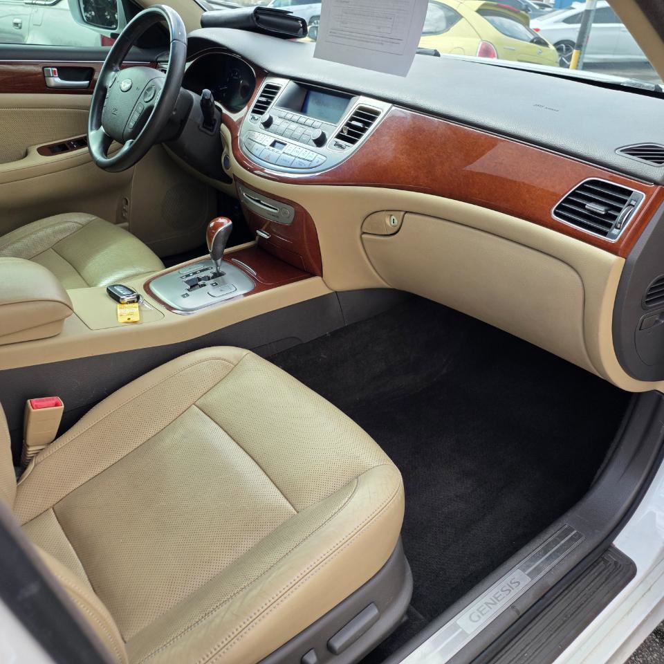 Used 2013 Hyundai Genesis 3.8 image 22
