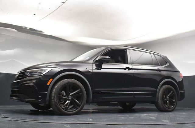 Used 2023 Volkswagen Tiguan SE R-Line image 36