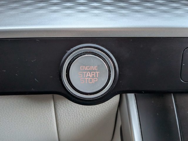 Used 2024 Kia Carnival LX FWD image 30