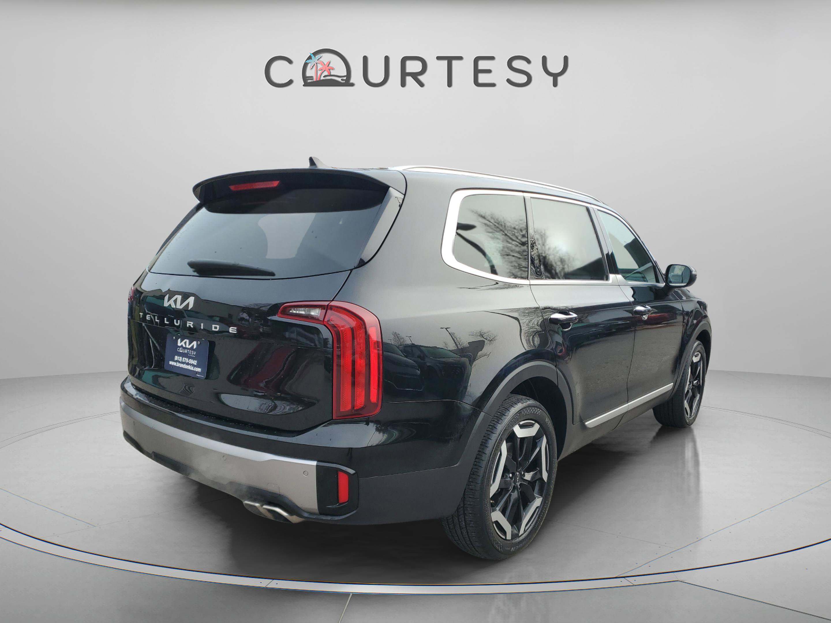 Certified 2025 Kia Telluride S image 5
