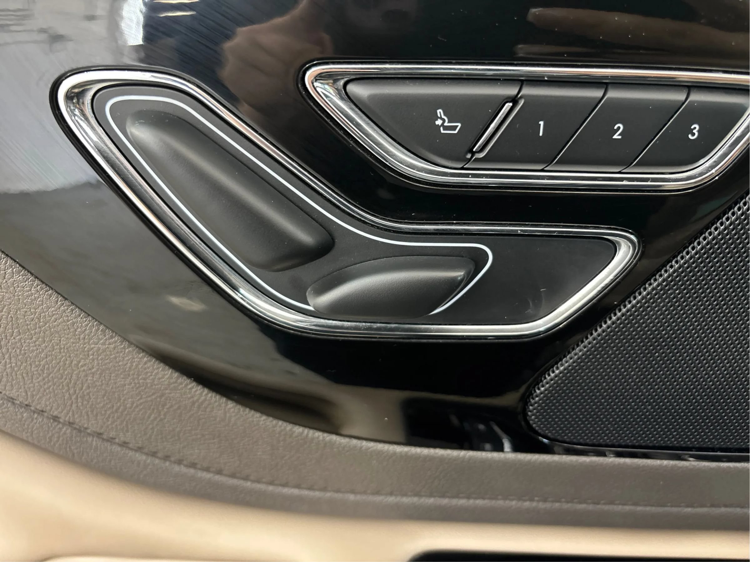 Used 2023 Lincoln Aviator Reserve w/ Equipment Group 201A AWD/4WD image 24