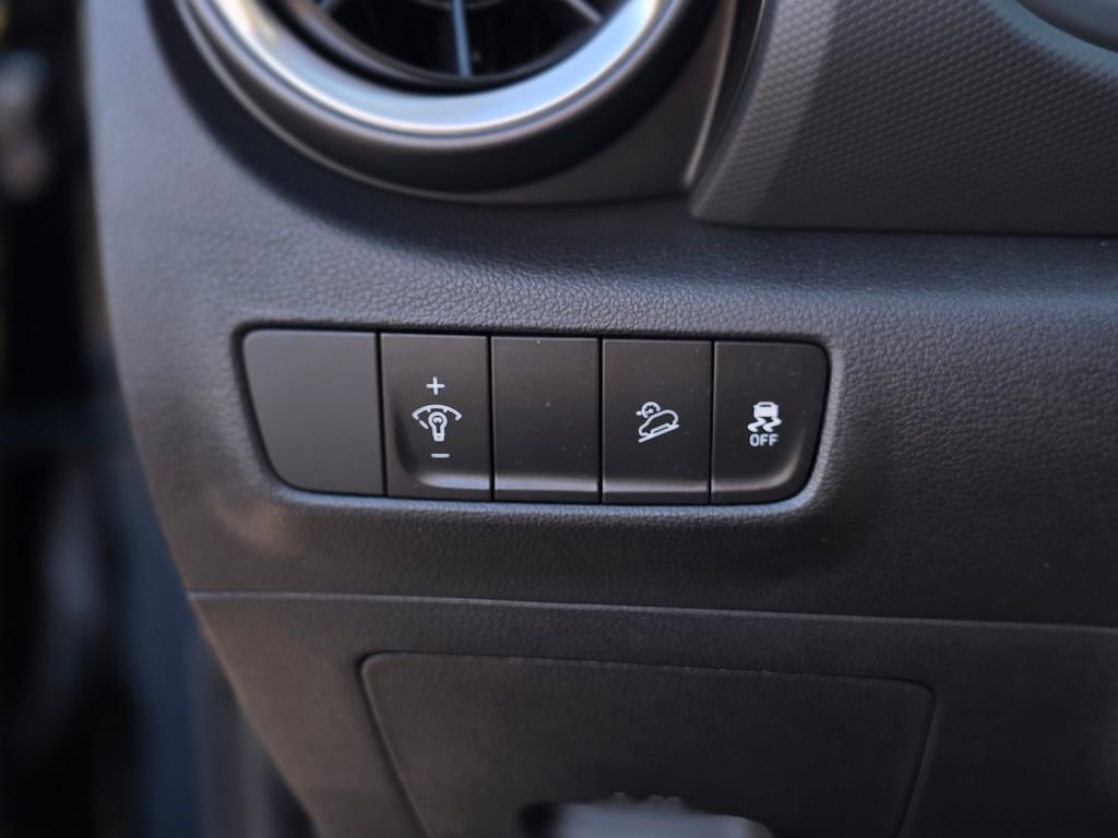 Certified 2023 Hyundai Kona SEL w/ Convenience Package image 36