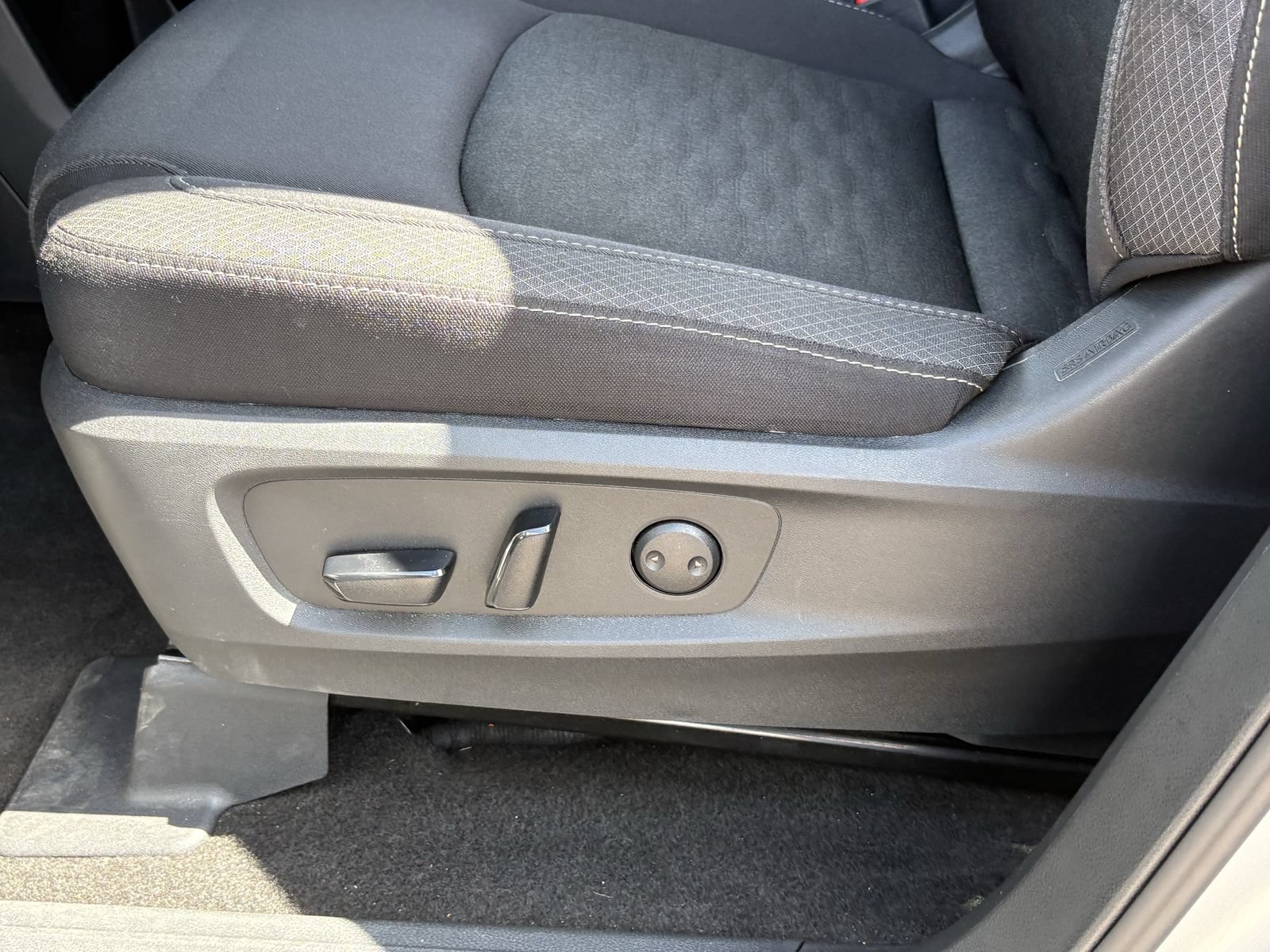 Used 2025 Nissan Pathfinder SV AWD/4WD image 26