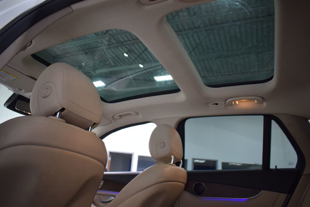 Used 2021 Mercedes-Benz GLC 300 4MATIC w/ Premium Package image 33