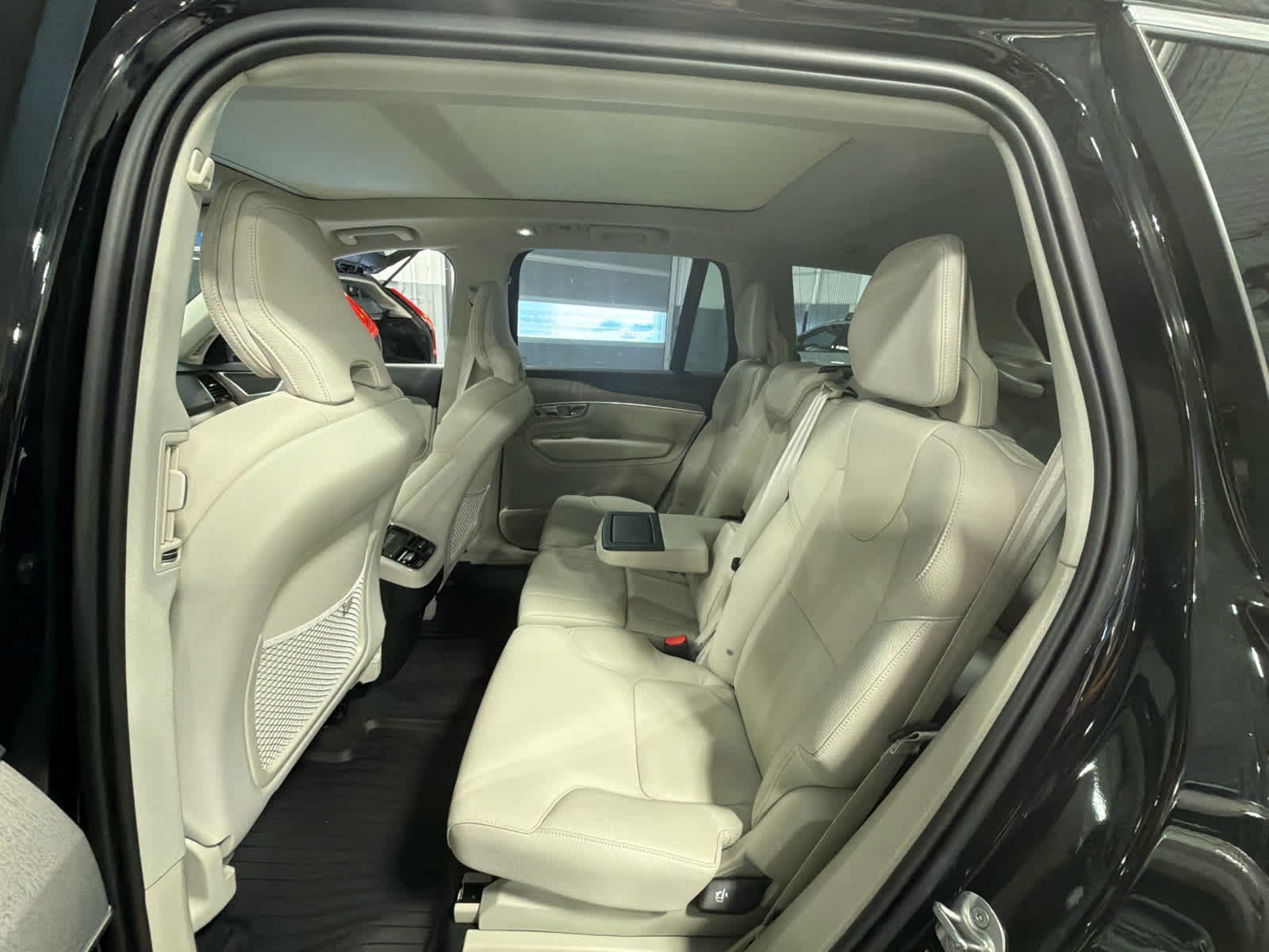 Used 2025 Volvo XC90 B6 Plus AWD/4WD image 16