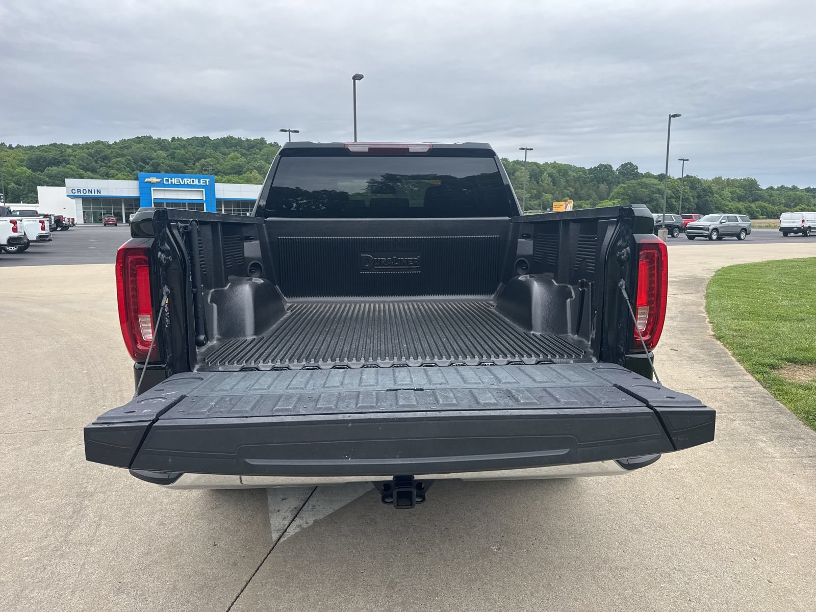 Used 2025 GMC Sierra 1500 SLT AWD/4WD image 12