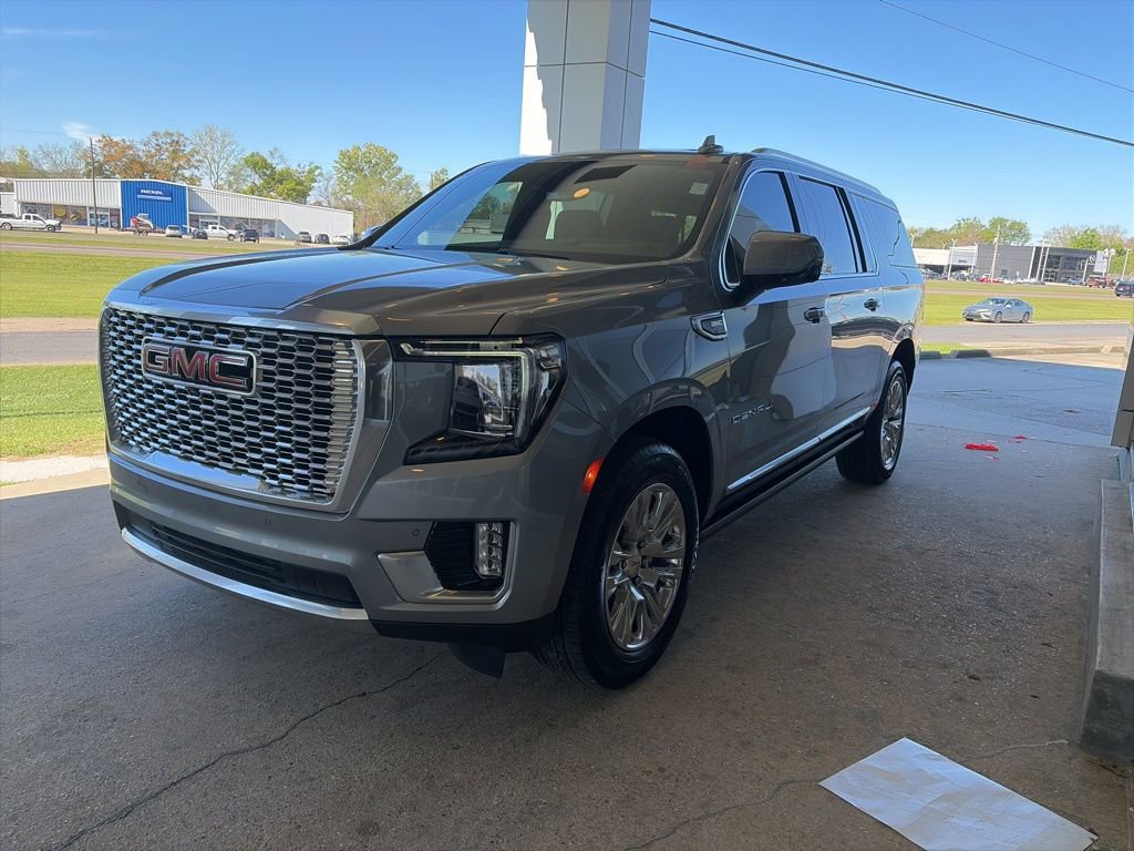 Used 2023 GMC Yukon XL Denali image 2