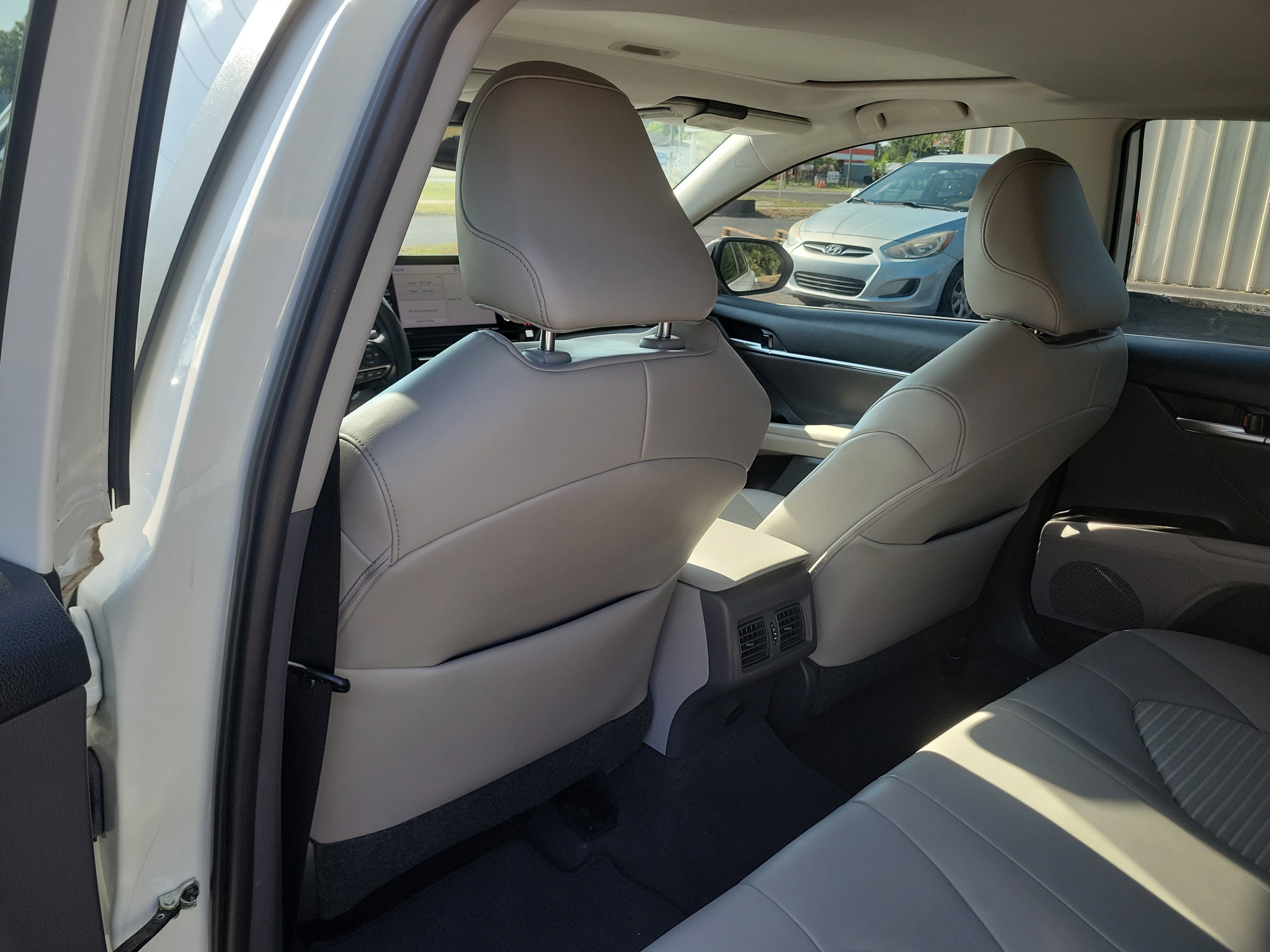 Used 2021 Toyota Camry SE w/ Audio Upgrade Package FWD image 15