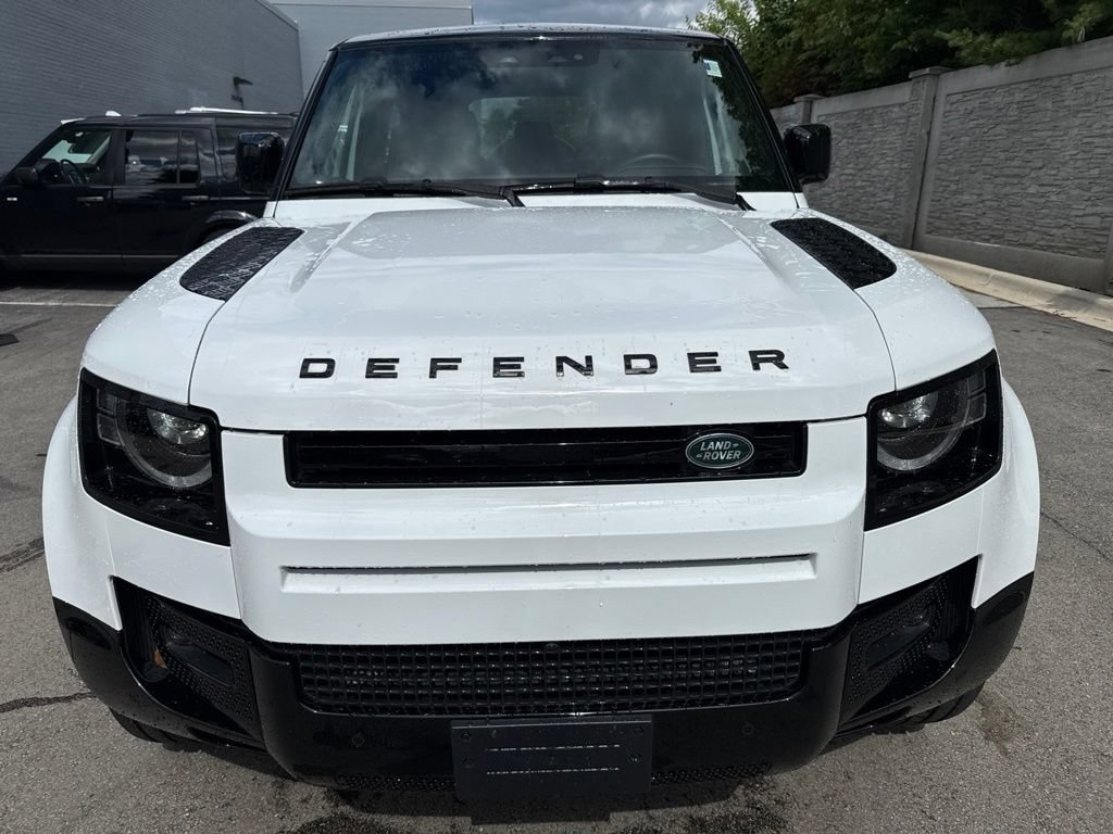 Certified 2025 Land Rover Defender 110 X-Dynamic SE AWD/4WD image 8