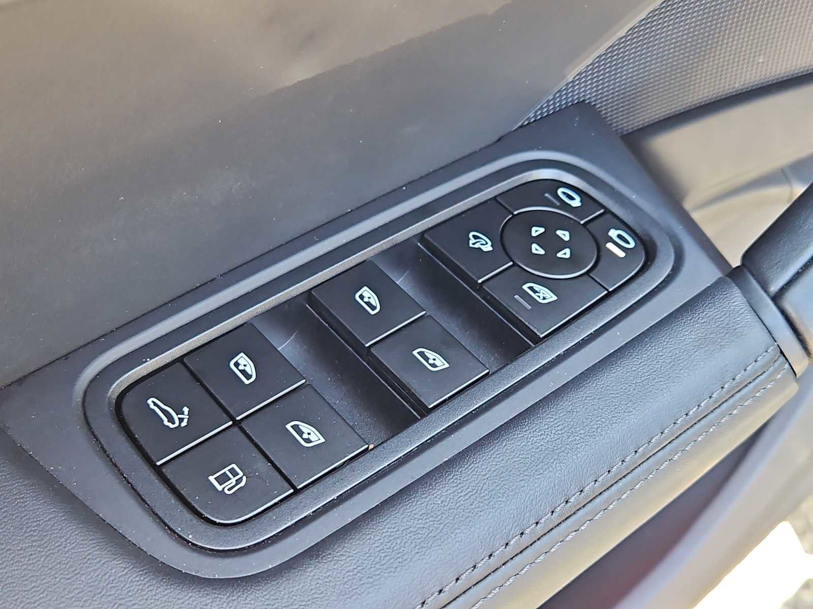 Certified 2025 Porsche Cayenne S AWD/4WD image 13