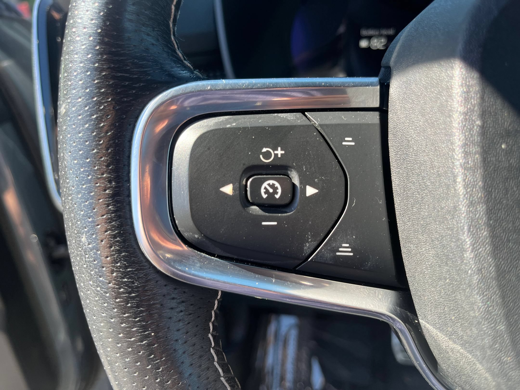 Used 2021 Volvo XC40 P8 Recharge w/ Advanced Package AWD/4WD image 15