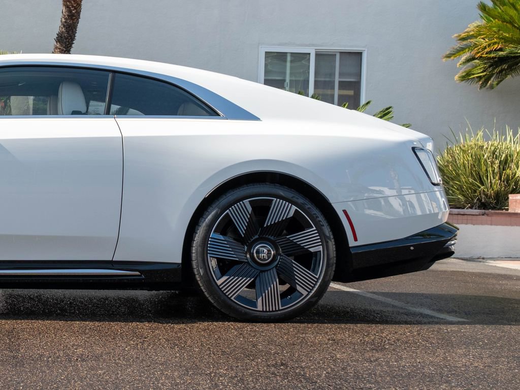 Used 2025 Rolls-Royce Spectre w/ Spectre Launch Package AWD/4WD image 37