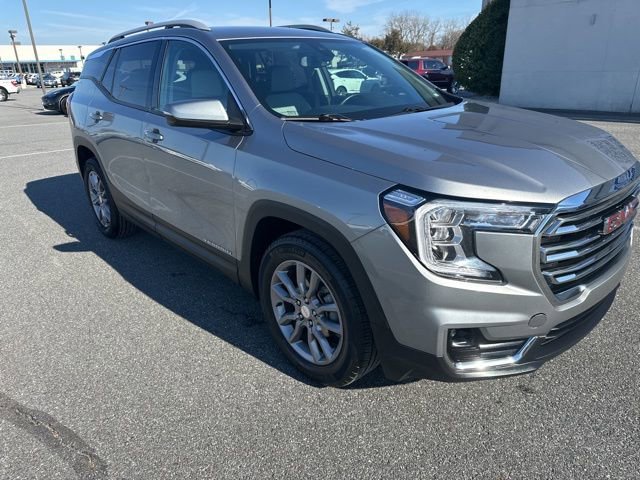 Used 2024 GMC Terrain SLT image 17