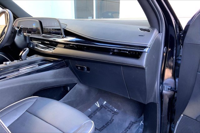 Used 2023 Cadillac Escalade Sport w/ LPO, ONYX Package AWD/4WD image 16